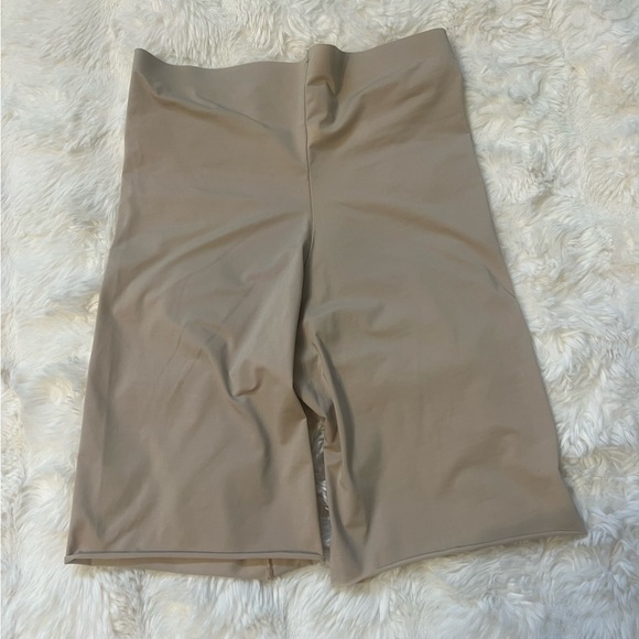 SPANX Beige Shapewear Thin-Stincts Sz Small - Picture 4 of 7
